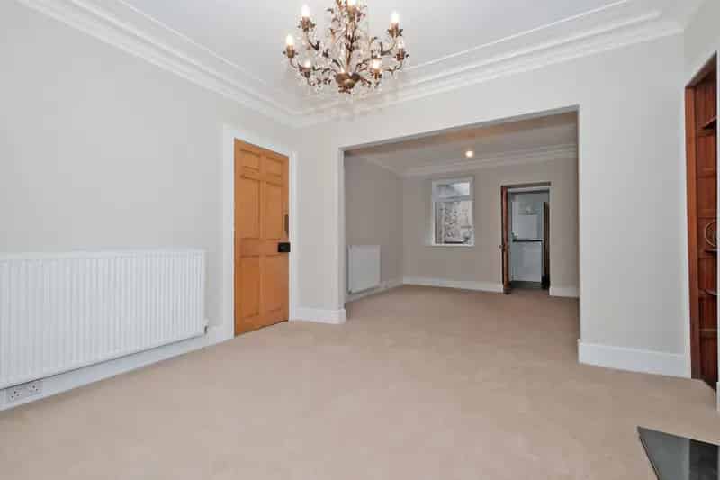 Rosemount Granite Flat: Stylish City Living