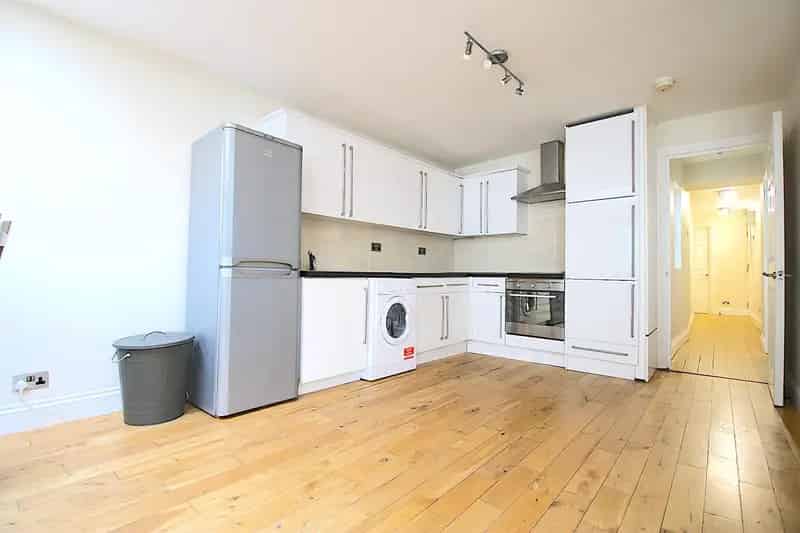 3 Bedroom Flat Near City Centre - Excellent Transport Links