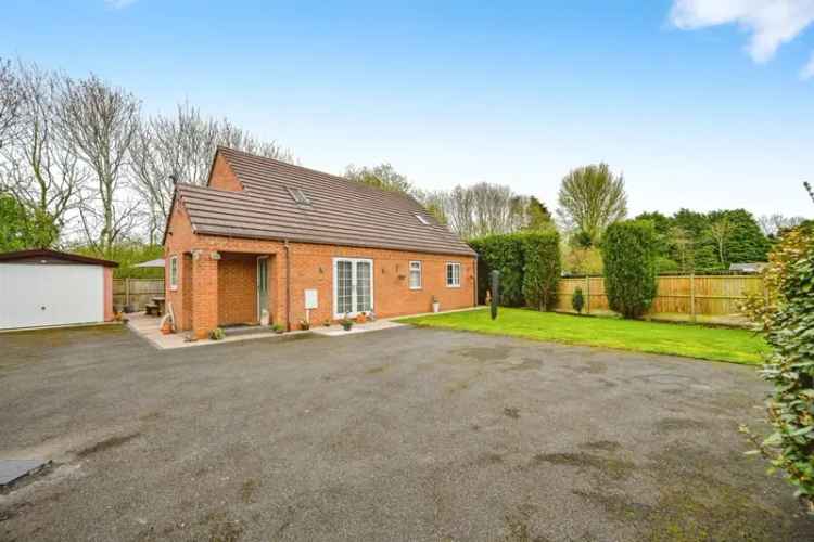 Detached House with Garage and Landscaped Gardens