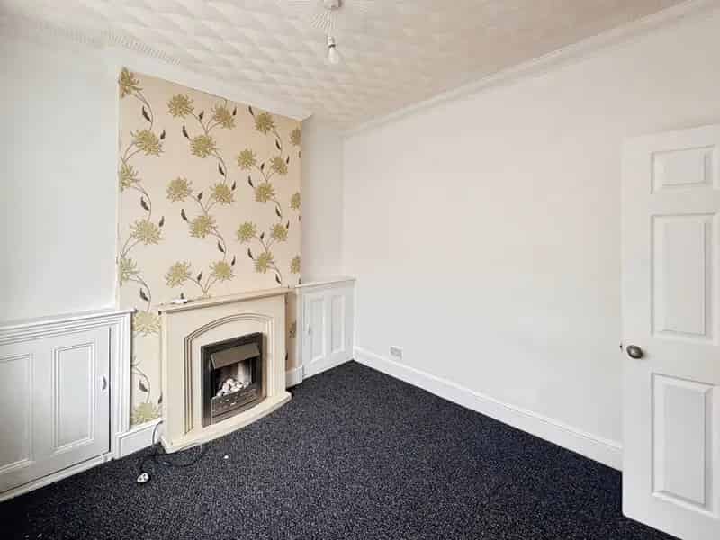 Three Bedroom Mid Terrace House For Rent Barry