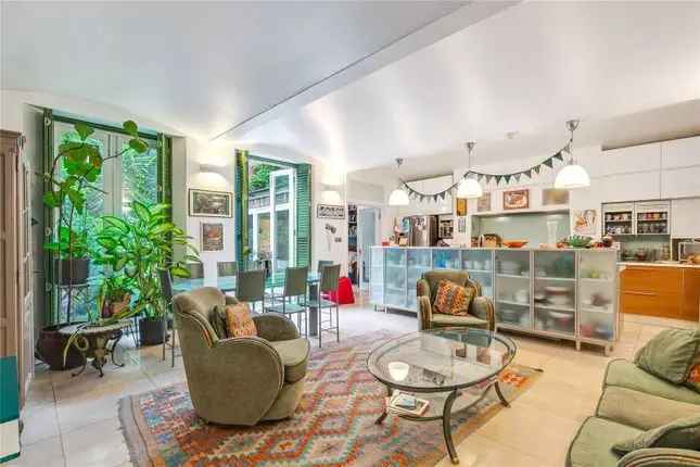 Flat for sale in Westbourne Terrace, London W2