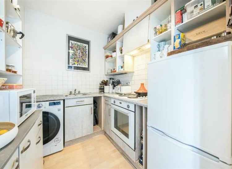 Flat For Sale in Newington Causeway, London, England