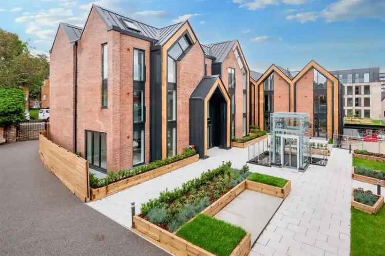 3 Bedroom Apartments for Sale in Altrincham Town Centre