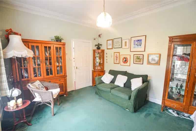 2 Bed Cottage with 2 Reception Rooms