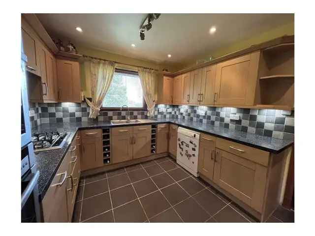 3 Bedroom Detached Bungalow for Sale in Deer Park Livingston