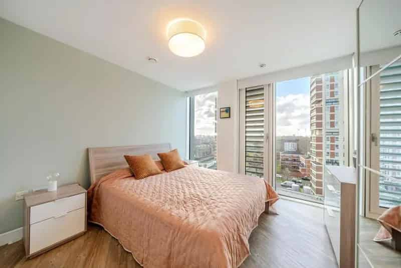 Canada Water 2 Bed 2 Bath Apartment with Parking and Roof Terrace