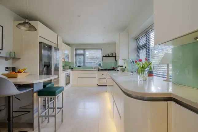 4 Bedroom End Terrace House for Sale in West Dulwich