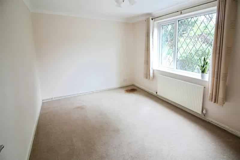 3 Bedroom Semi Detached House For Auction