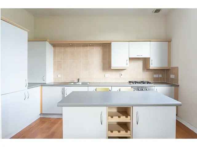 3 bedroom flat  for sale