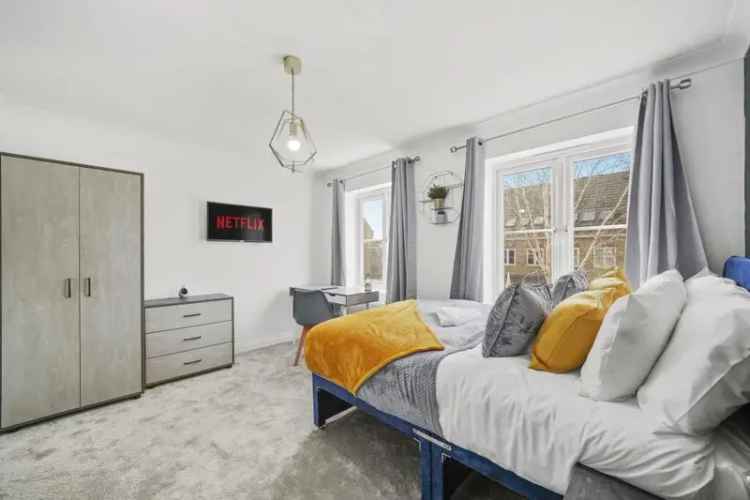 5 Bedroom Student House Kingswood Available August 2025