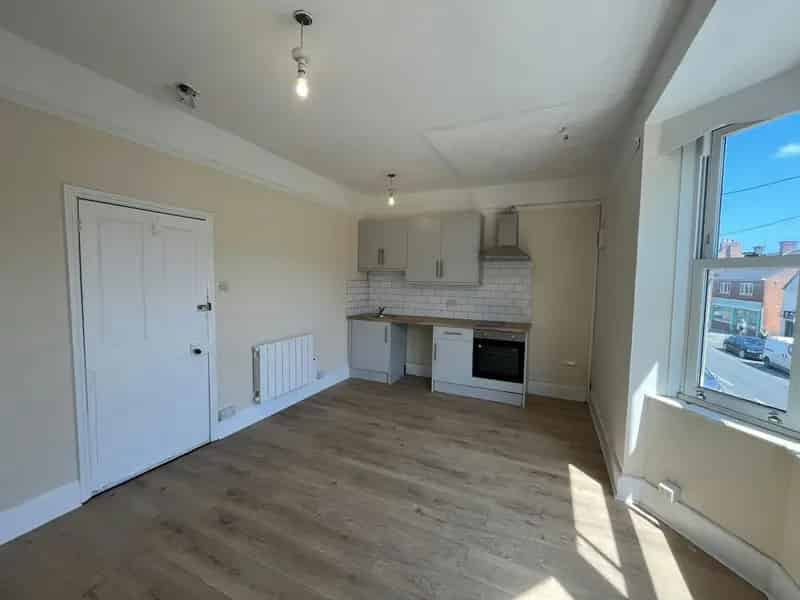 Refurbished 1-Bed Flat Central Location