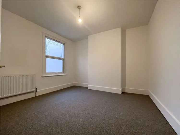 2 Bedroom Mid Terrace Flat for sale London SE6