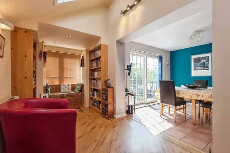 Spacious 4-Bed Detached Family Home with Garden and Parking