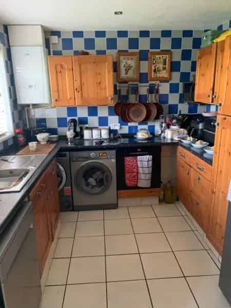 3 Bed House with Garden Garage Near London Train Station
