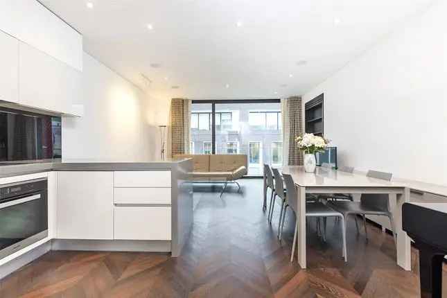 2-Bedroom Flat for Sale in Mayfair, London W1S