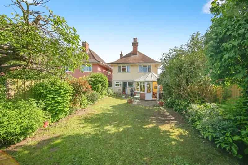 Family Home North East Ipswich Character Features Gardens Parking
