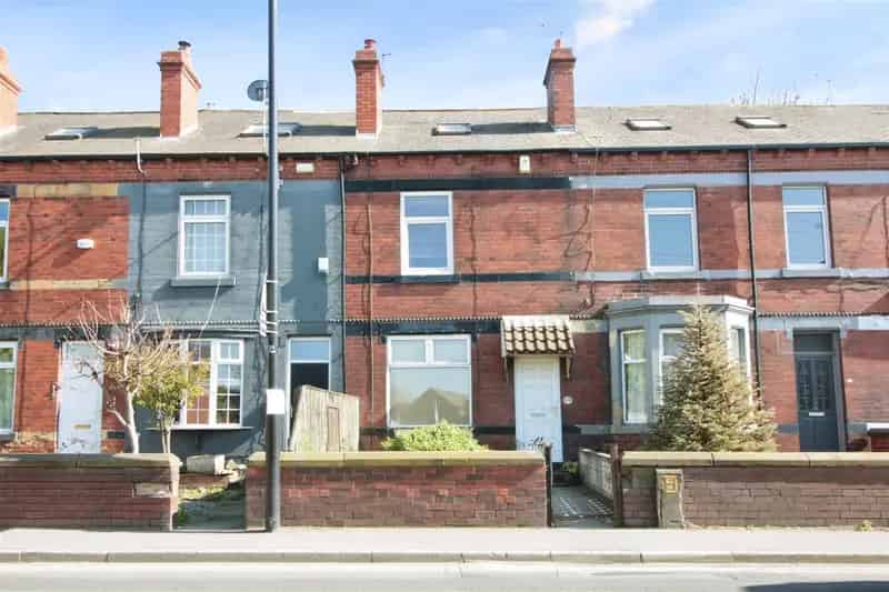 3 Bedroom Mid Terrace House For Sale