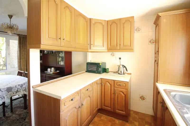 3 Bedroom Mid Terrace House to Rent Halton