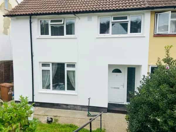 Large 3 Bed Semi Detached House With Bus Route
