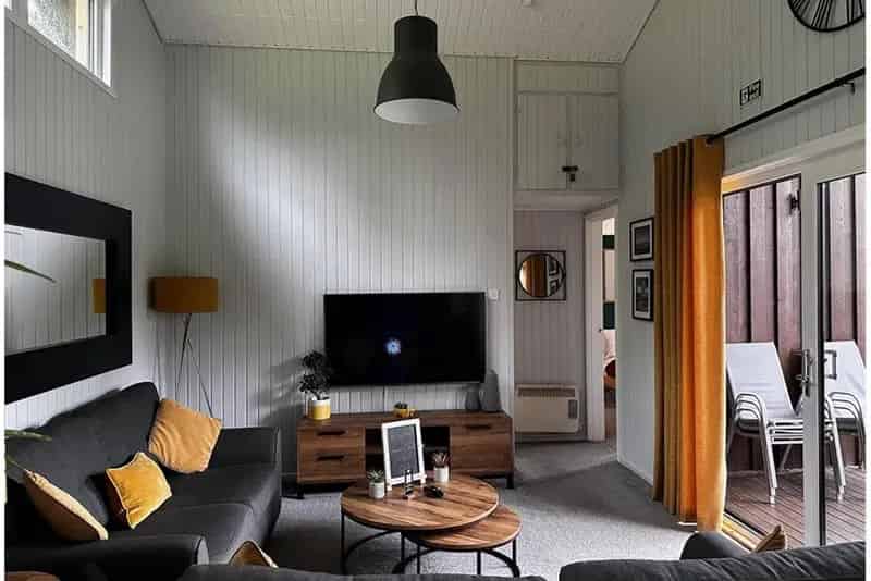 2 Bed Lodge Hunters Quay -  Spacious & Bright with Decking