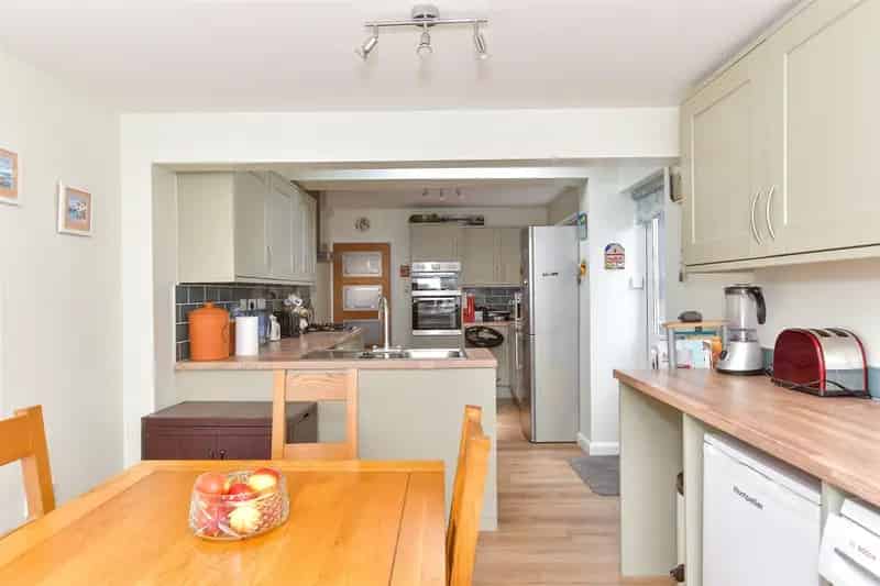 4 Bedroom Detached House For Sale Near Seafront