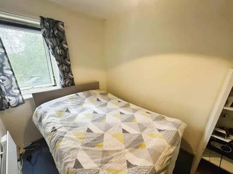 2 Bedroom Flat for Sale 614 SQ FT Sutton