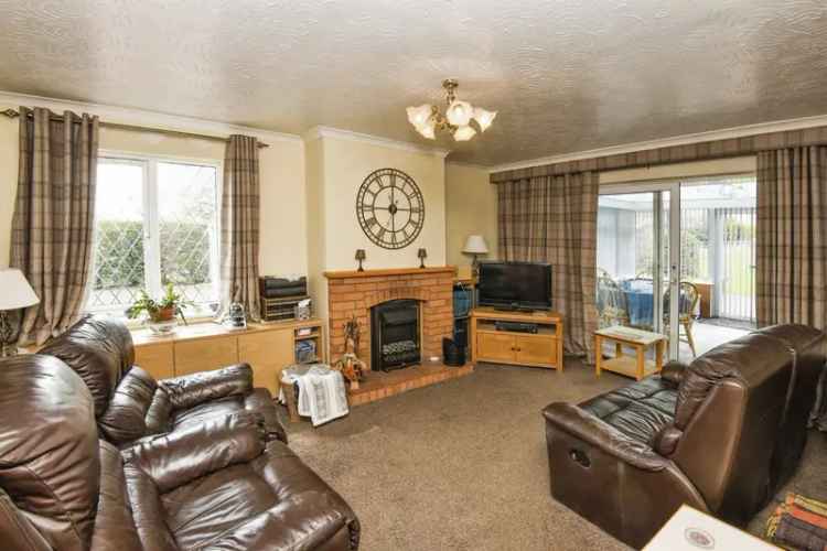 3 Bed Bungalow with Conservatory and Amazing Views