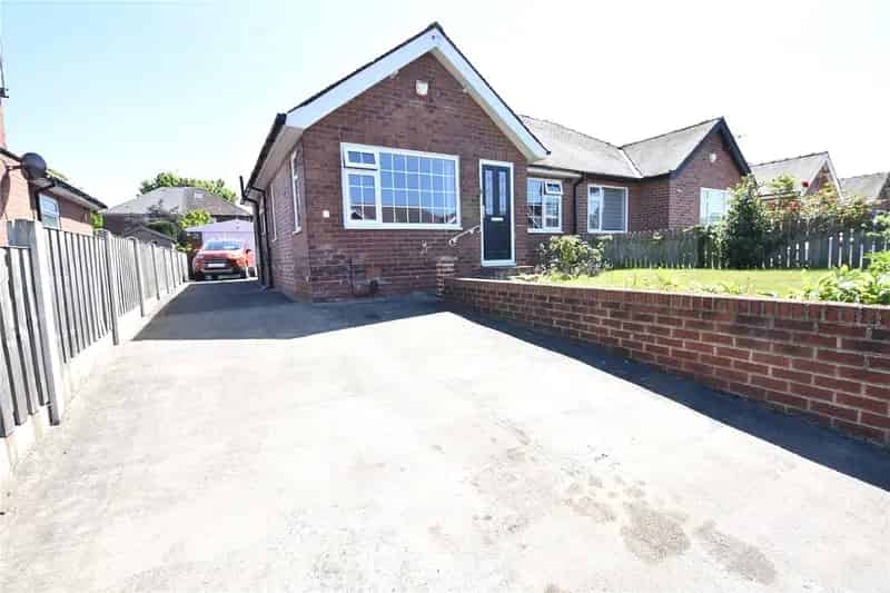 Semi Detached Bungalow with Solar Panels in Sought After Cul De Sac