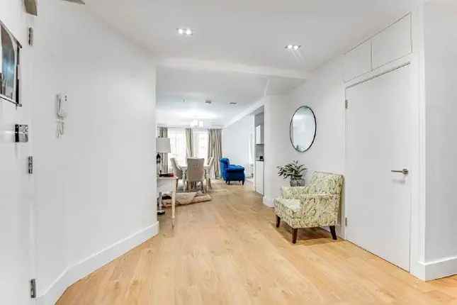 Flat for sale in Park Road, London NW1