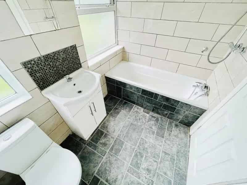 3 Bedroom Semi-Detached House for Rent