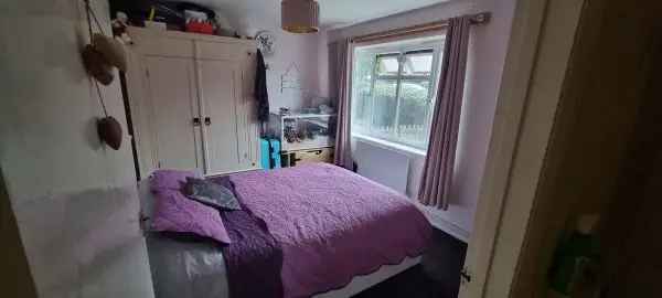 Flat For Rent in Mid Sussex, England