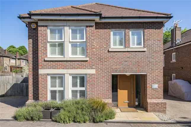 5-Bedroom Detached House for Sale Friern Barnet London