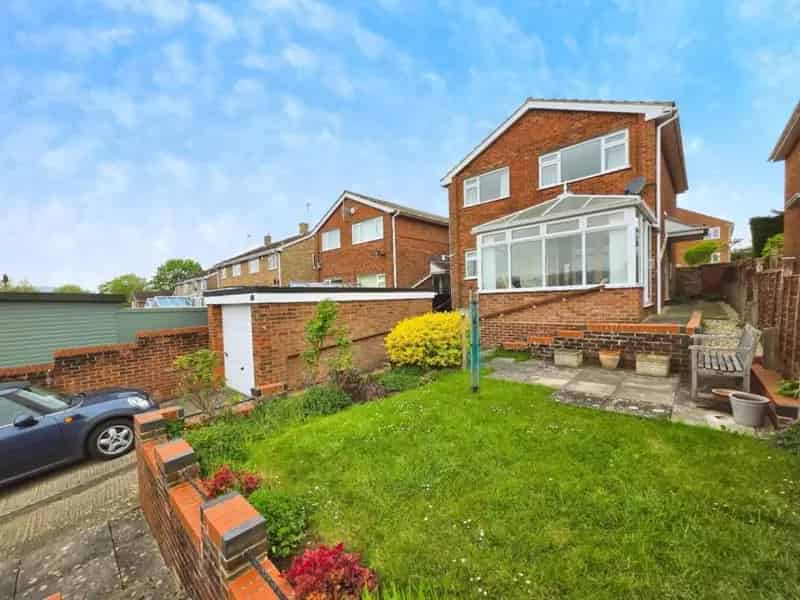 4 bed house for sale