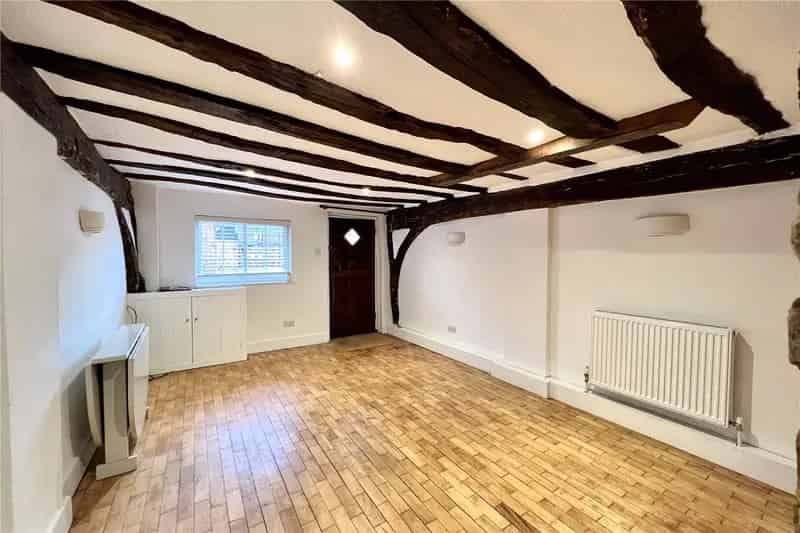 2 Bedroom Character Cottage Beaconsfield Old Town