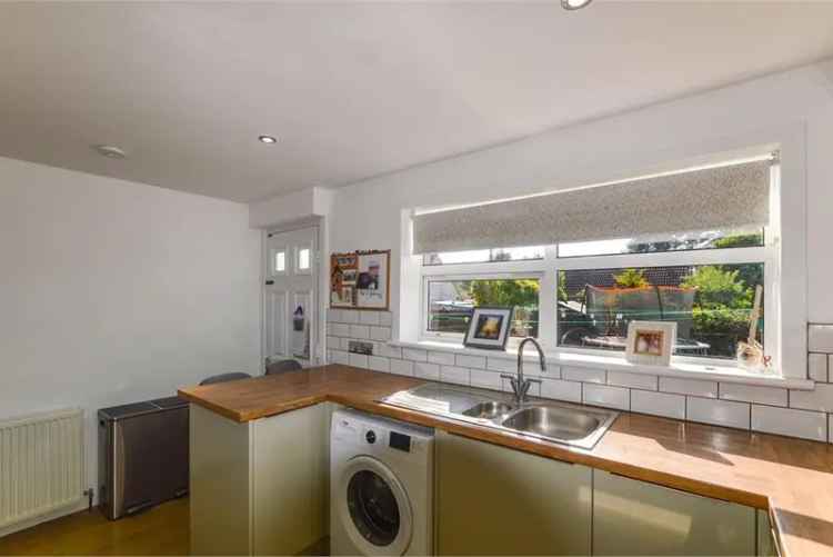 3 Bed End Terrace House Near Amenities