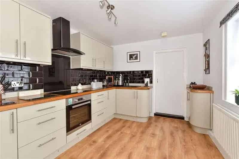 4 Bed Detached House For Sale