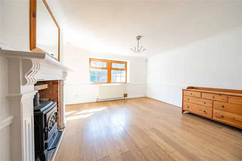 4 Bedroom Detached House with Annex and Courtyard Garden