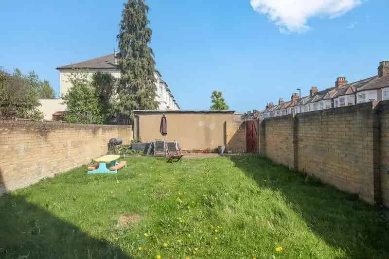 2 Bed Garden Flat for Sale - First Time Buyers, Investors