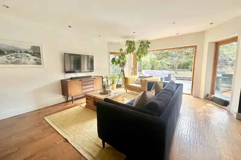 4 bed house for sale