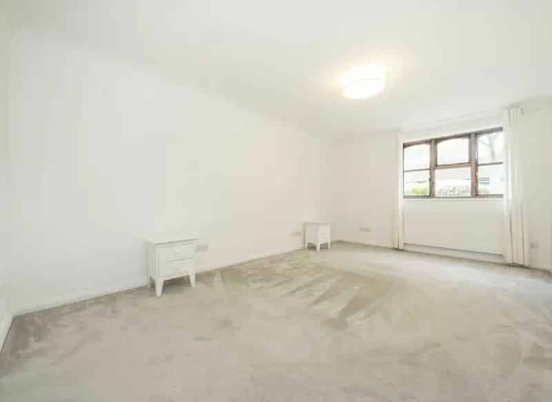 3-Bed Ground Floor Apartment with Garage and Excellent Transport Links