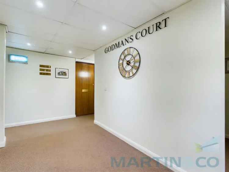 1 Bedroom Flat for Sale in Cowfold