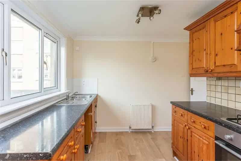 2 Bed Ground Floor Flat Requiring Modernisation