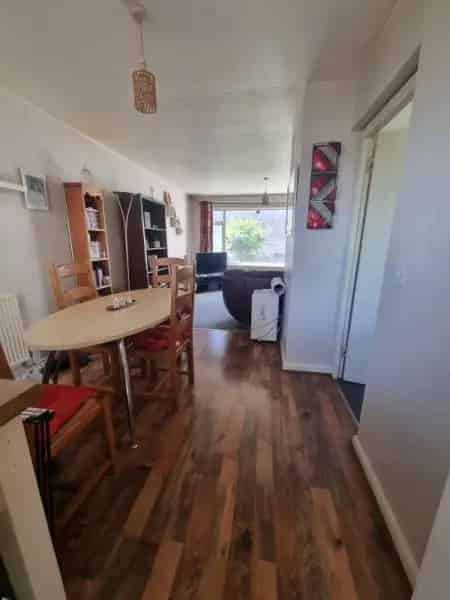 2 Double Bedroom House Near Train Station and Tesco