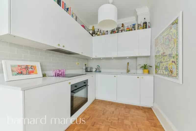 One Bedroom Apartment Putney SW15 Modern Finish Off Street Parking