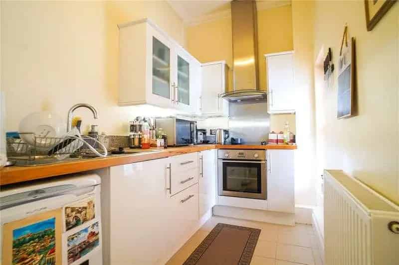 1 Bed Flat for Sale in Old Town Character Building