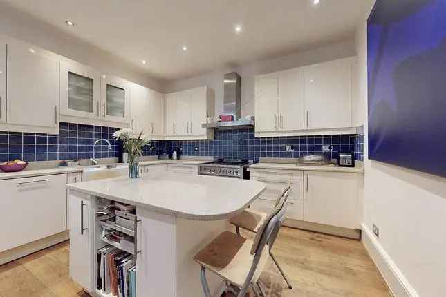 Flat for sale in Maida Vale, London W9