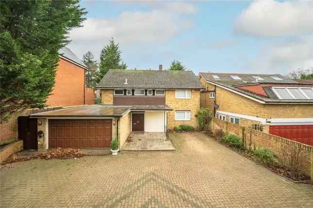 Detached house to rent in West Road, Ealing W5