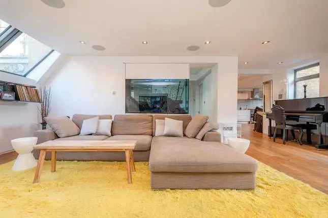 Flat for sale in York Way, London N7