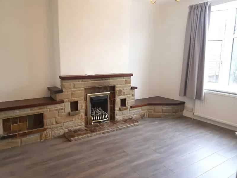 3 Bedroom Detached House To Let