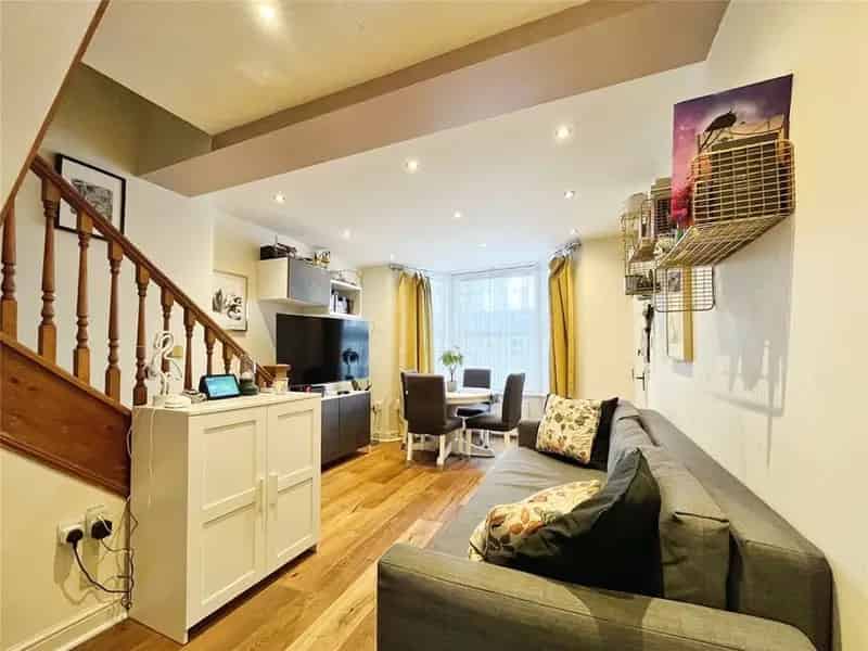 2 bedroom  Flat for sale, London, SE6